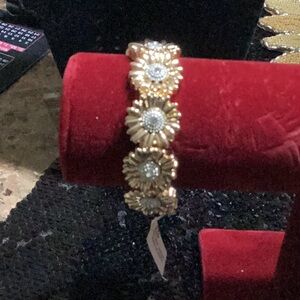 Elegant Gold Flower Bracelet